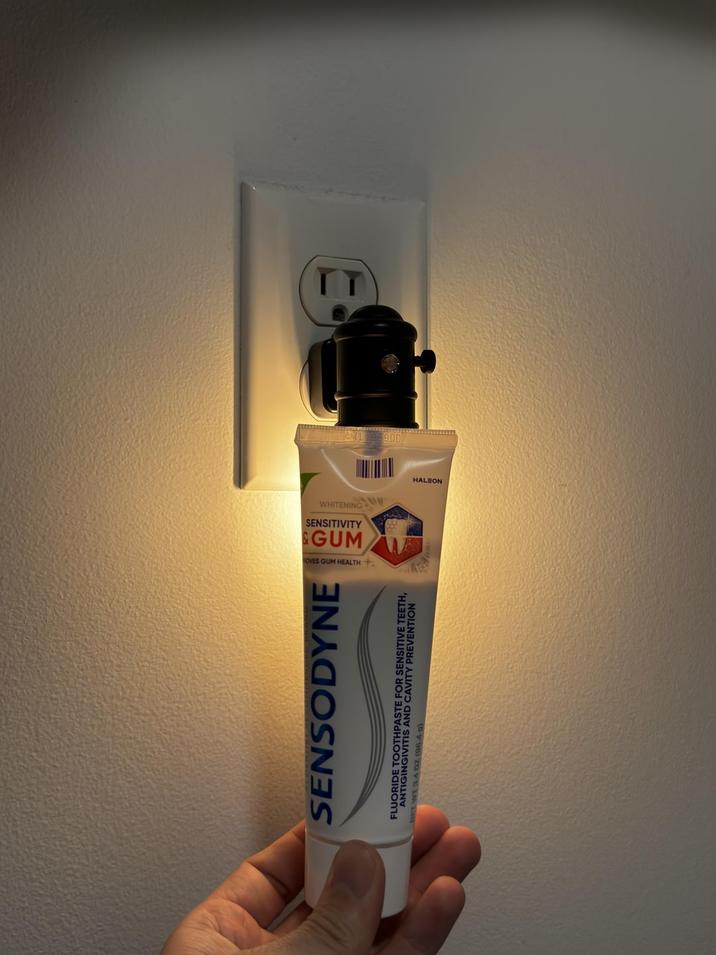 SENSODYNE SENSITIVITY &GUM FLUORIDE TOOTHPASTE FOR SENSITIVE TEETH, ANTIGINGIVITIS AND CAVITY PREVENTION MET WT 3.4 OZ (96.4 a)