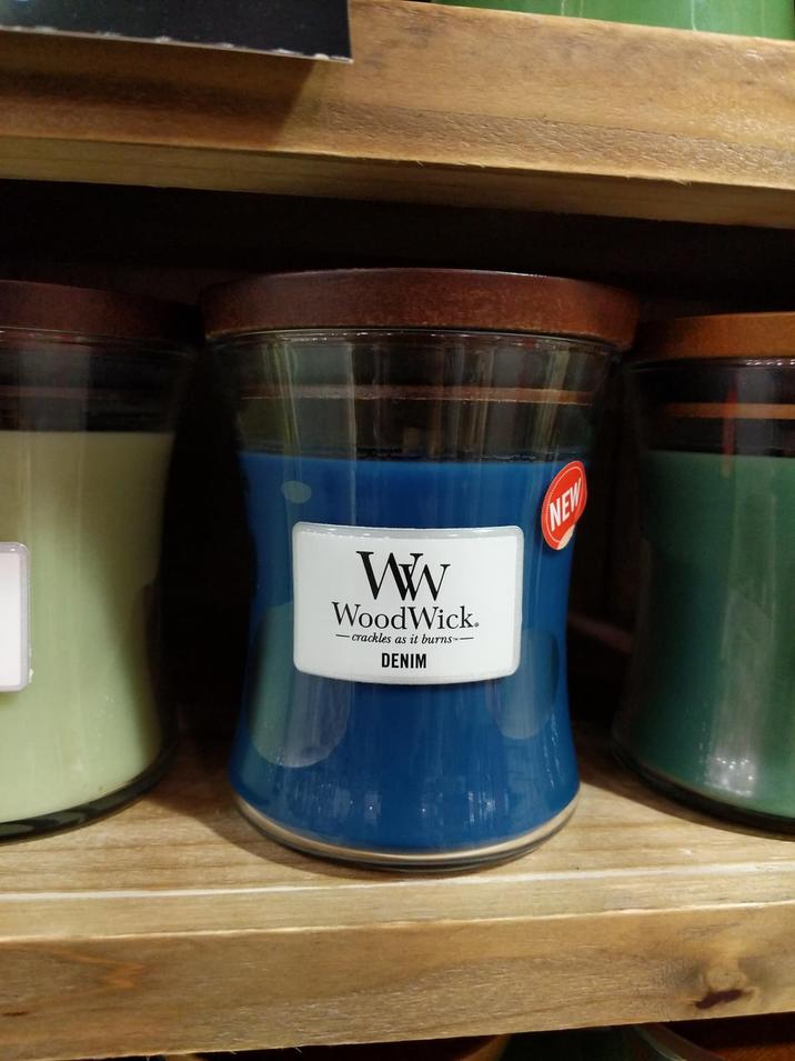 W WoodWick. -crackles as it burns- DENIM NEW