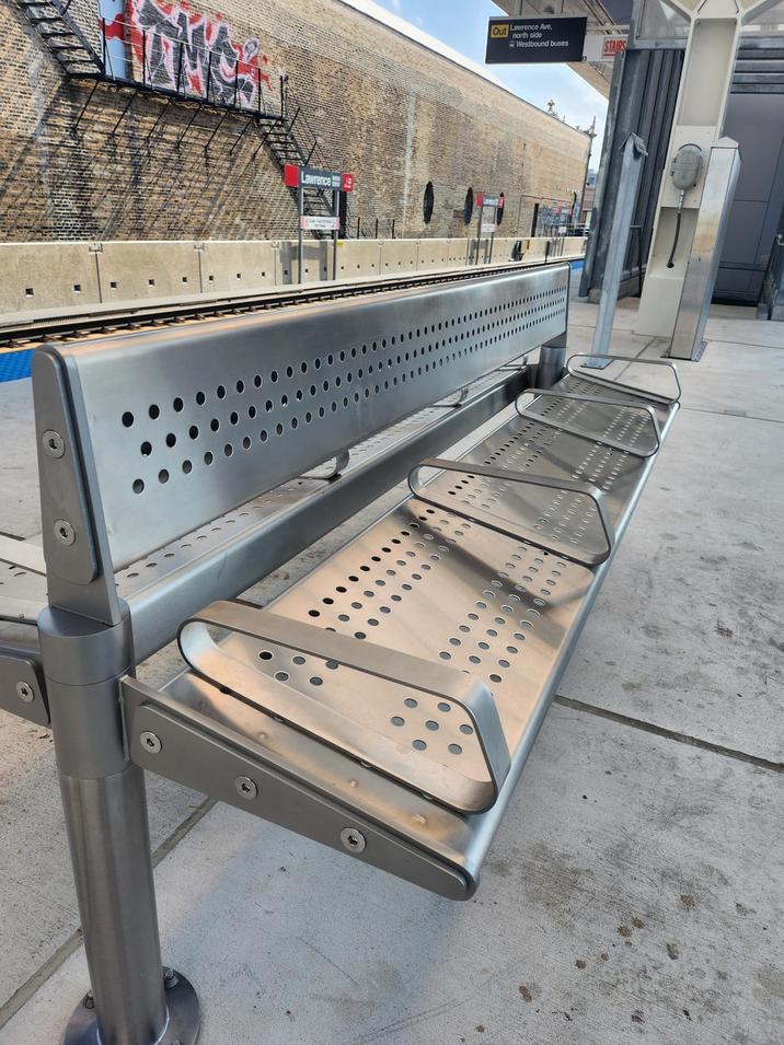 Lawrence 00000 0000091111**** 000000 Out Lawrence Ave, north side Westbound buses STAIRS