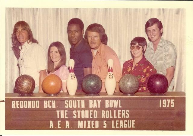 00 REDONDO BCH SOUTH BAY BOWL THE STONED ROLLERS A.E.A. MIXED 5 LEAGUE 1975