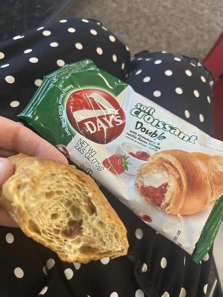 А бигуед. Into Every Day soft croissant Double with strawberry & vanilla flavor fillings naturally & artificially flavored DAY'S NEZ (758) Soft 00:05