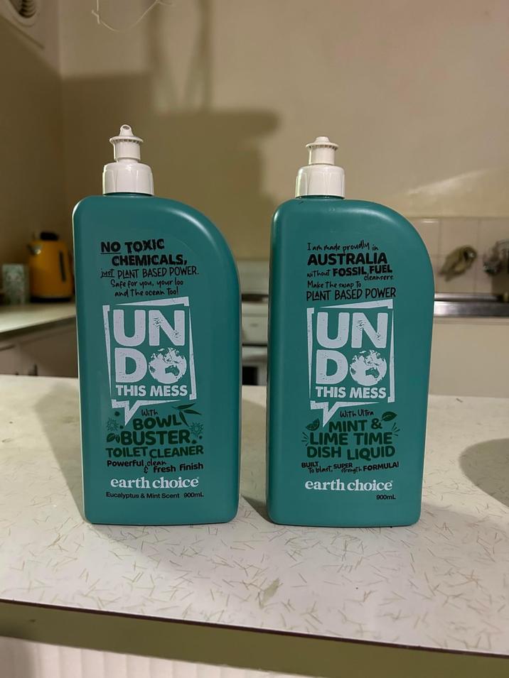 NO TOXIC CHEMICALS, just PLANT BASED POWER. Safe for you, your loo and The ocean Too! UN DO THIS MESS With BOWL BUSTER TOILET CLEANER Powerful clean Fresh Finish earth choice Eucalyptus & Mint Scent 900mL I am made proudly in AUSTRALIA without FOSSIL FUEL cleansers Make The swap To PLANT BASED POWER UN D THIS MESS ✓ With Ultra LIME TIME DISH LIQUID BUILT To blast, Sungth FORMULA! earth choice 900mL