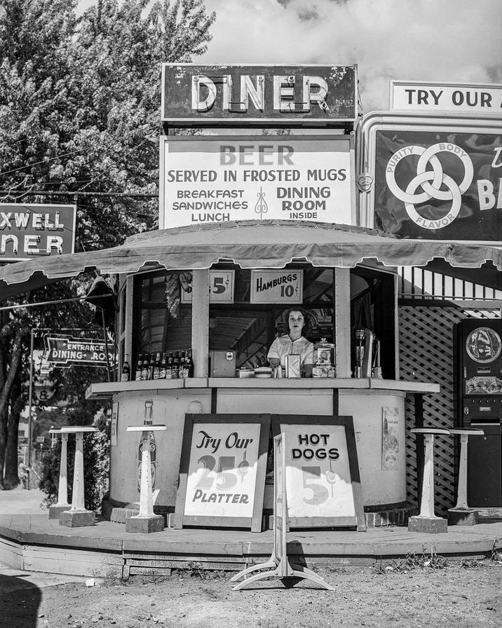 XWELL NER DINER BEER SERVED IN FROSTED MUGS BREAKFAST SANDWICHES LUNCH DINING ROOM INSIDE ENTRANCE DINING RO 5 HAMBURGS 10 Try Our HOT DOGS PLATTER TRY OUR PURITY BODY FLAVOR B Z