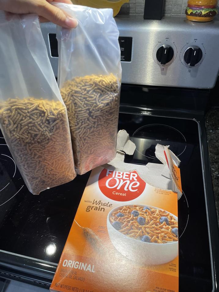 OFF . Light Melt Start control Lock MELT FIBER One WITH Whole grain Cereal NOT A LOW W SEE NUTRITION INFORMATION FOR CALORIE CONTENT ORIGINAL BRAN CEREAL CEREAL DE SALVADO NET WT/PESO NETO 118360 SUGGESTION SUGERENCIA DE RACION PER 2/3 CUP SERVING POR BACION