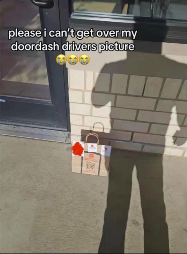please i can't get over my doordash drivers picture
