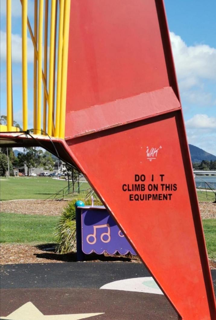 WAK DO IT CLIMB ON THIS EQUIPMENT