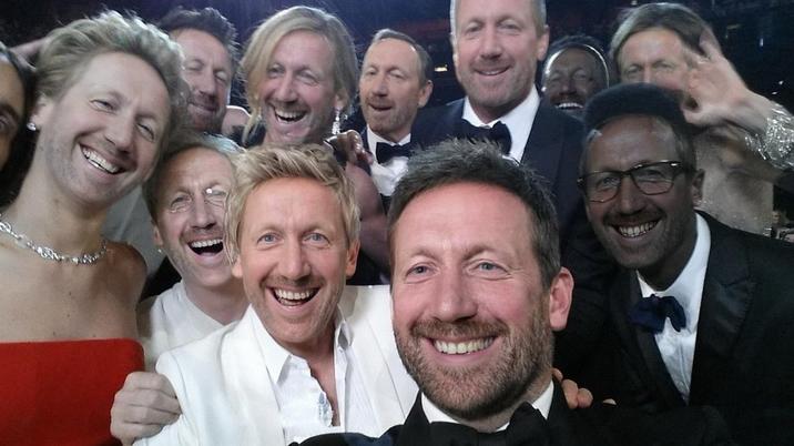 A "Face Swap":https://knowyourmeme.com/memes/face-swap of "English":https://knowyourmeme.com/memes/british-people-briish "football":https://knowyourmeme.com/memes/cultures/association-football manager Graham Potter on the people in "Ellen DeGeneres Oscar Selfie":https://knowyourmeme.com/memes/ellen-degeneres-oscar-selfie. 