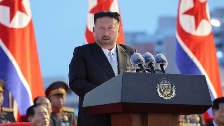 A "Face Swap":https://knowyourmeme.com/memes/face-swap of "English":https://knowyourmeme.com/memes/british-people-briish "football":https://knowyourmeme.com/memes/cultures/association-football manager Graham Potter on Kim Jong Un.