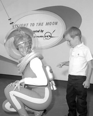 FLIGHT TO THE MOON ented by OUGLAS)