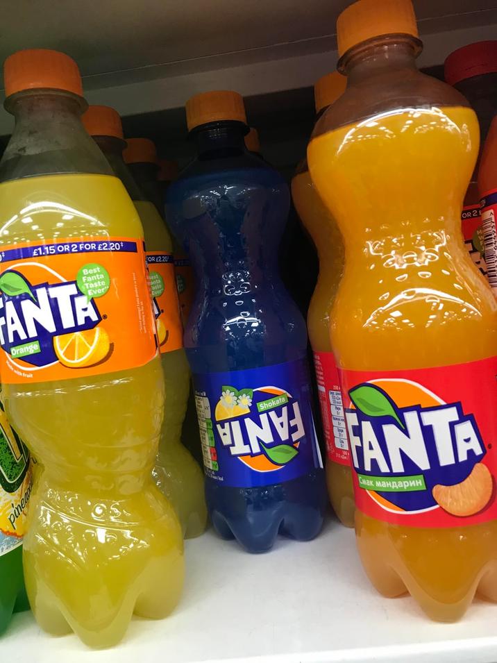pineapo £1.15 OR 2 FOR £2.20 Best Fanta Taste Ever FANTA Orange FOR £2.20 sest Ranta aste Ever R12.20 OR 2 Shokata N 250 FANTA Смак мандарин