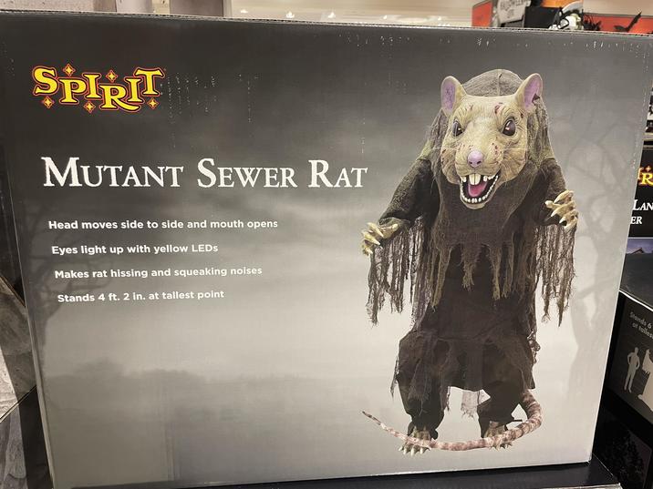 SPIRIT MUTANT SEWER RAT Head moves side to side and mouth opens Eyes light up with yellow LEDS Makes rat hissing and squeaking noises Stands 4 ft. 2 in. at tallest point R LAN ER Stands 6 at talles