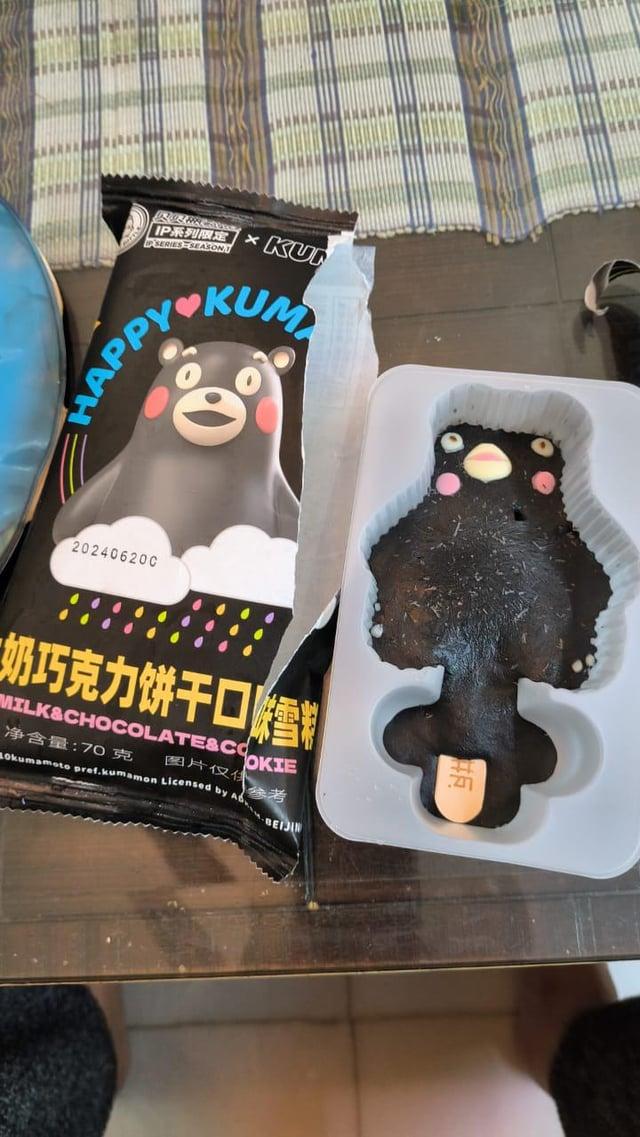 IP系列限定 SERIES SEASON T KUN HAPPY KUNG 20240620C 奶巧克力饼干口雪料 MILK&CHOCOLATE&CO OKIE 净含量:70克 图片仅保 Okumamoto pref.kumamon Licensed by A BEIJIN