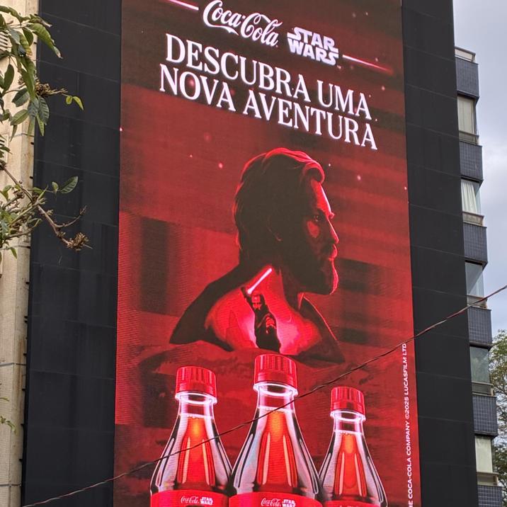 Coca-Cola Mocol STAR Coca-Cola STAR www 40 HE COCA-COLA COMPANY 2025 LUCASFILM LTD Coca-Cola WARS DESCUBRA UMA NOVA AVENTURA
