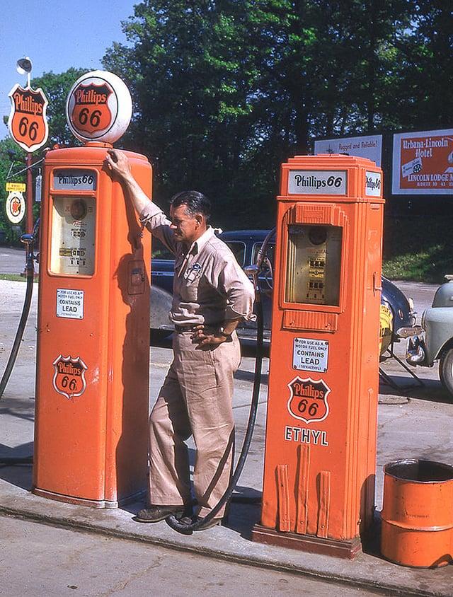 Phillips 66 Phillips 66 Phillips 66 RDP Rugged and Railable! Urbana-Lincoln Hotel LINCOLN LODGE M Phillips 66 HTFUL CONTAINS LEAD Phillips 66 FOR USE AS A HOTO FUEL ONLY CONTAINS LEAD Phillips 66 ETHYL