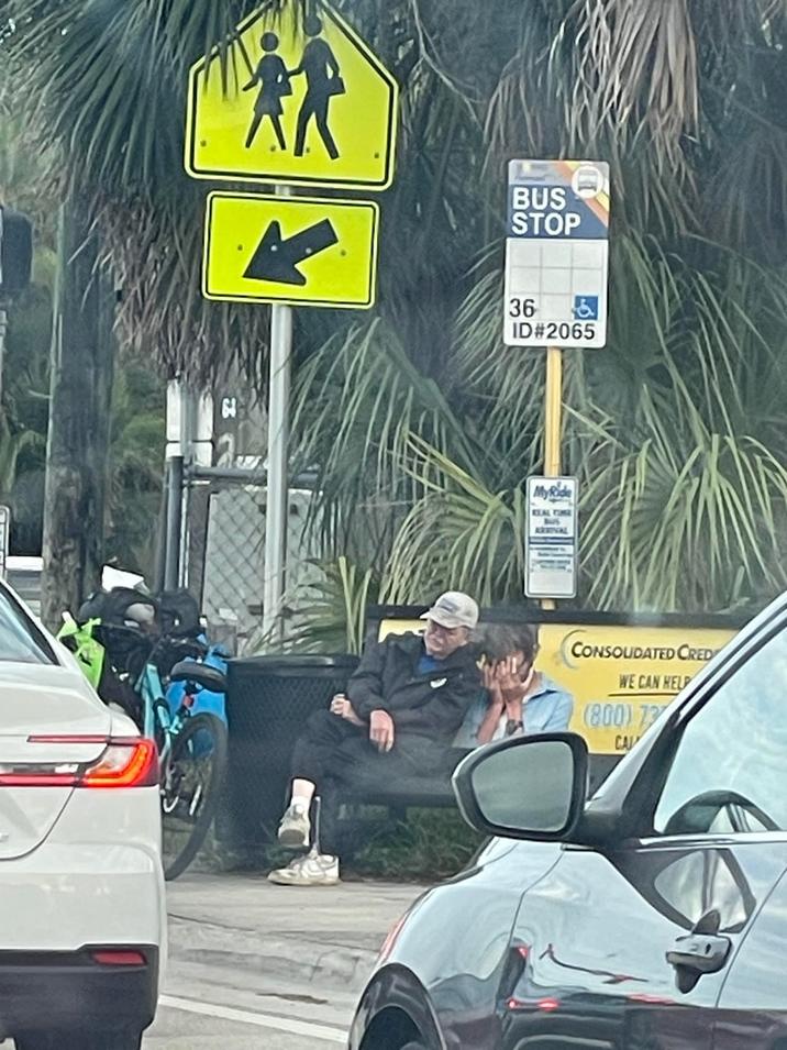 6 BUS STOP 36 ID#2065 MyRide REAL KINGE ARRIVAL CONSOUDATED CRED WE CAN HELP (800) 73 CA