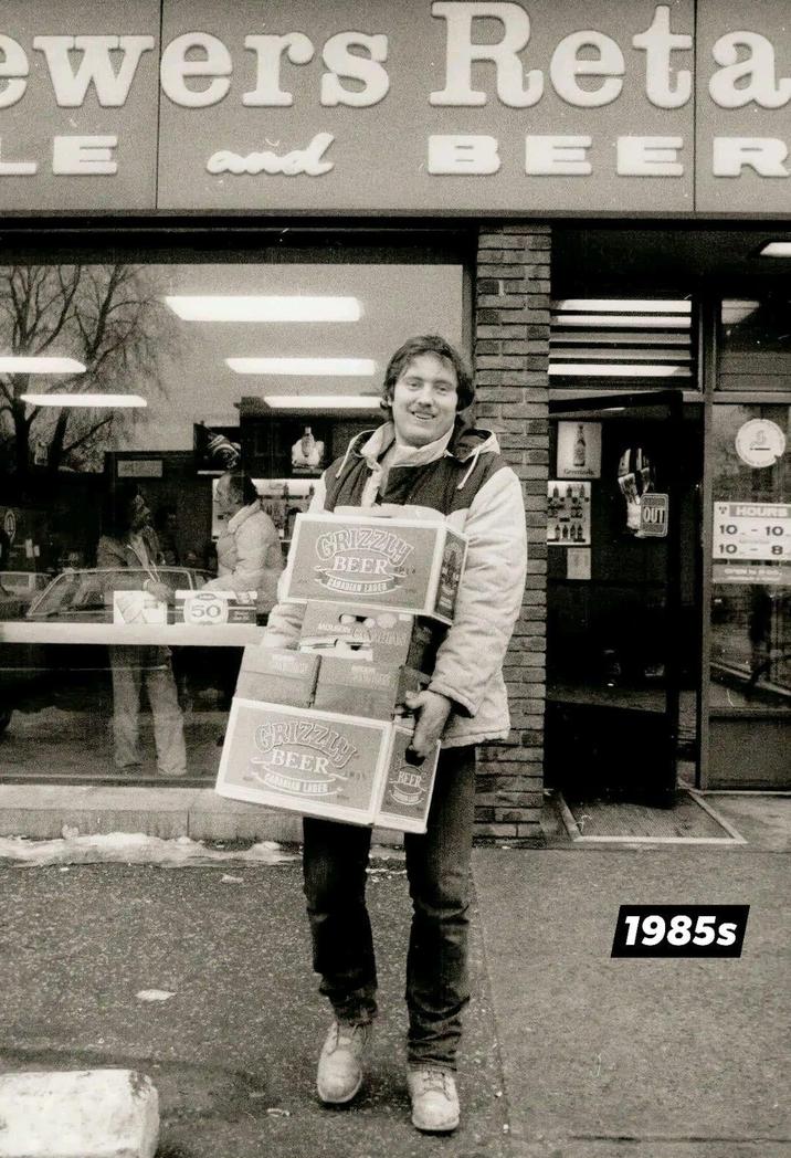 ewers Reta LE and BEER 50 GRIZZLY BEER CANADIAN LABE MOSONINDIAN GRIZZIO BEER PARARIAN LAGER BEER Severis OUT 7 HOURS 10 - 10 10 B 1985s