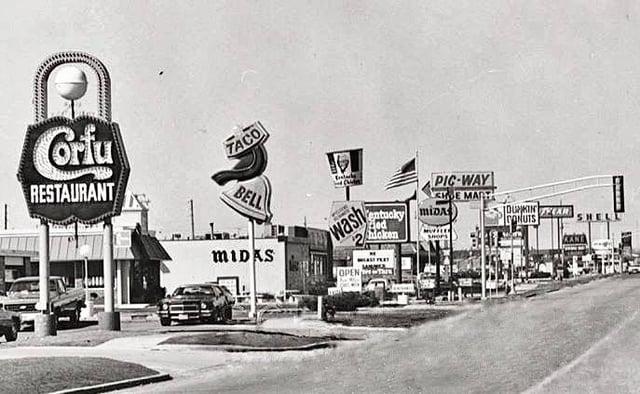 Orfu RESTAURANT TACO BELL MIDAS wash entucky Bed hicken OPEN T PIC-WAY SHOE MARTH miox TOURKIN DONUTS