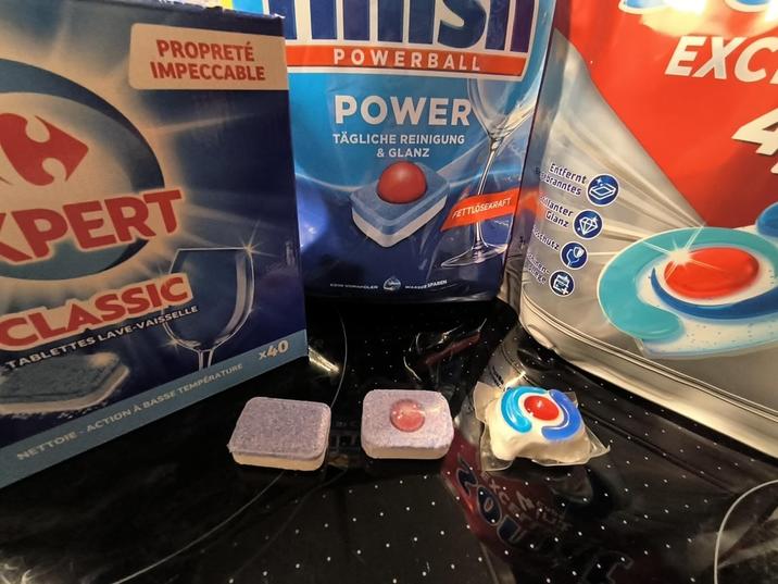 PROPRETÉ IMPECCABLE PERT CLASSIC TABLETTES LAVE-VAISSELLE NETTOIE-ACTION À BASSE TEMPÉRATURE x40 POWERBALL POWER TÄGLICHE REINIGUNG & GLANZ KEIN VORSPOLEN SPAREN Entfernt Egebranntes illanter Glanz schutz FETTLOSEKRAFT en EXC