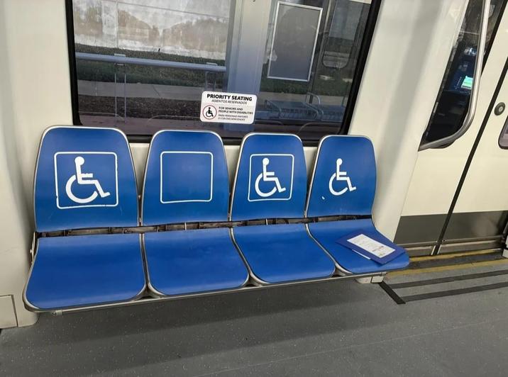 PRIORITY SEATING ASIENTOS RESERVADOS FOR SENIORS AND PEOPLE WITH DISABILITIES PARA PERSONAS MAYORES wwwww & & &