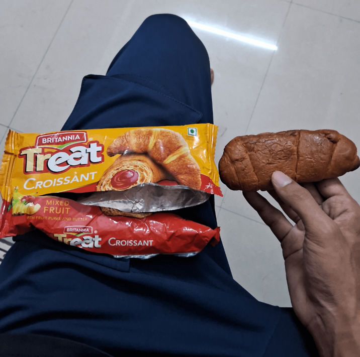 BRITANNIA Treat CROISSANT MIXED FRUIT WTH FRUIT PUREE AND BUTTER BRITANNIA Treat CROISSANT