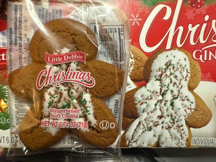 ct Looga' box 120 COTTEGEDMTE IM 31342 eessa-008-t lleo,etnemmoo 10 ROJOD FIMARAT BIED ECC MHILEZ MEK2 CIVSE ЛАДОГ ТЯЗУИ RADUZ 2322 DNCED HOW Little Debbie Christmas Chri GIN FBHW2MIAT BEST IF USED BY UD 20 91M Gingerbread Soft Cookie NET WT 0.740Z (219) OD 8 COOK noitit INDIVIDUAL