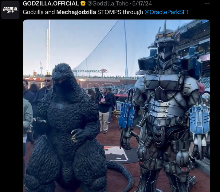 GODZILLA ゴジラ GODZILLA.OFFICIAL @Godzilla_Toho 5/17/24 Godzilla and Mechagodzilla STOMPS through @Oracle ParkSF! ANK OF AMERICA
