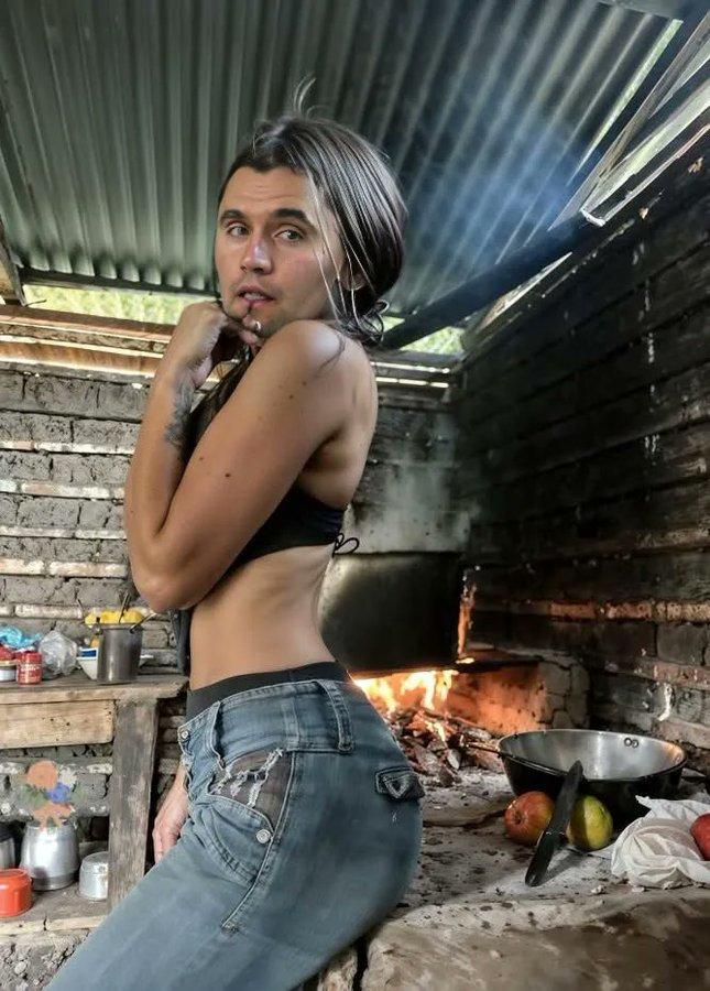 A "Kirkified":https://knowyourmeme.com/memes/charlie-kirk-face-swaps-kirkified-memes version of the "Ur Average Latina" meme, which has "Charlie Kirk's":https://knowyourmeme.com/memes/people/charlie-kirk "face-swapped":https://knowyourmeme.com/memes/face-swap onto the Latina woman.