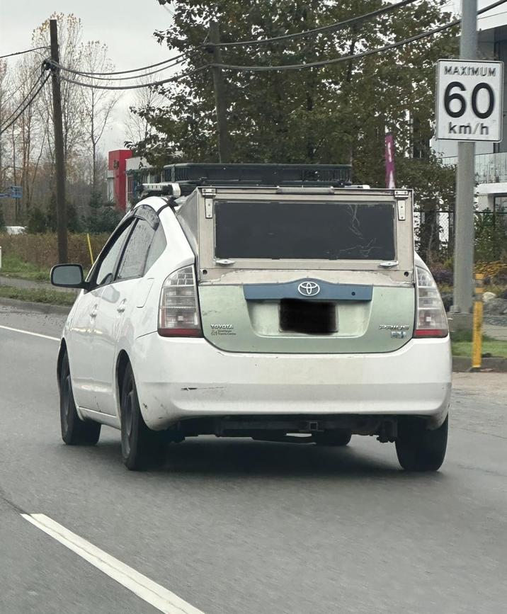 TOYOTA Sept Centre PRIUS MAXIMUM 60 km/h