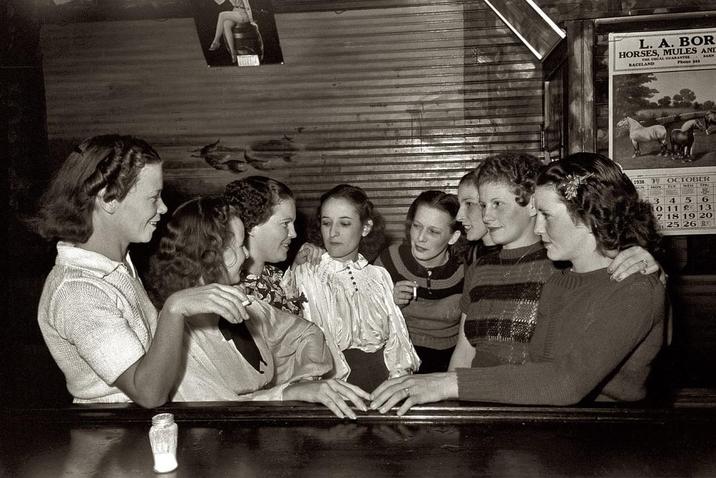 L. A. BOR HORSES, MULES AND THE USUAL GUARANTEE BARN Phone 343 RACELAND 1938 214 OCTOBER MON TUE wee THU 3 4 5 6 0112 13 7 18 19 20 25 26 R