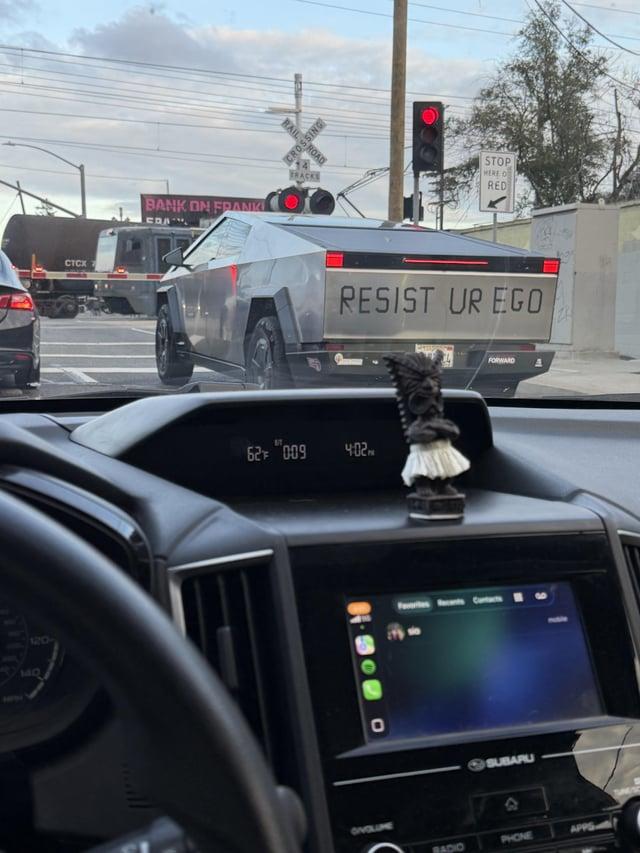 120- 140 CTCX 7 BANK ON FRANK COA RAILROAD CROSSING EIT 627 009 4 TRACKS STOP HERE O RED RESIST UR EGO C4 PRINISS FORWARD ATE 4:02PM の O OIVOLUME Favorites Recents Contacts as 275 sie SUBARU G mobile RADIO PHONE APPS TUNE/SC