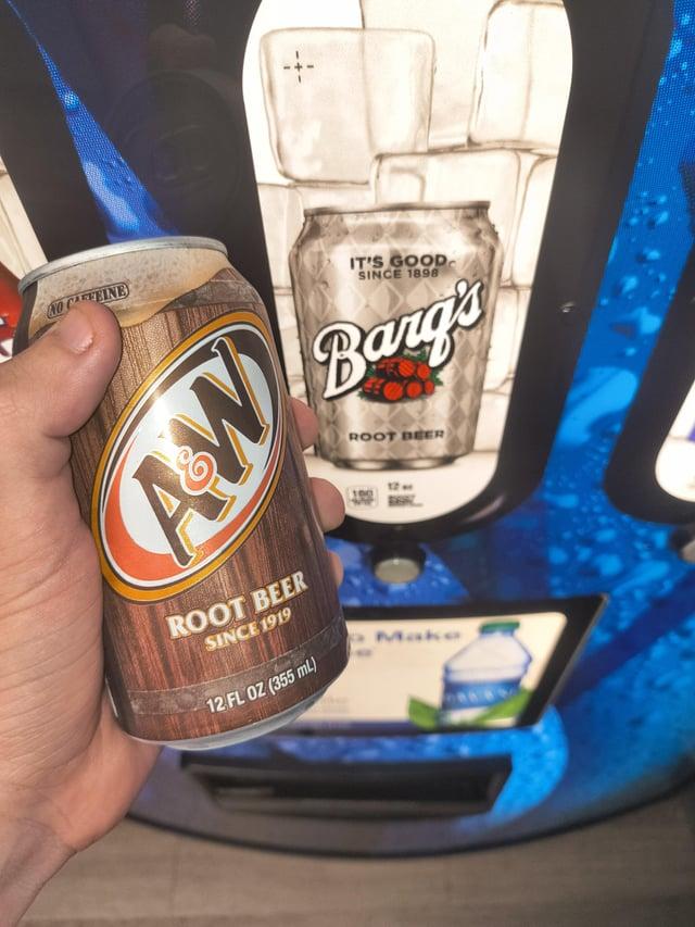 NO CAFFEINE AW IT'S GOOD SINCE 1898 Barg's ROOT BEER 16:0 12 M ROOT BEER SINCE 1919 12 FL OZ (355 mL) Make