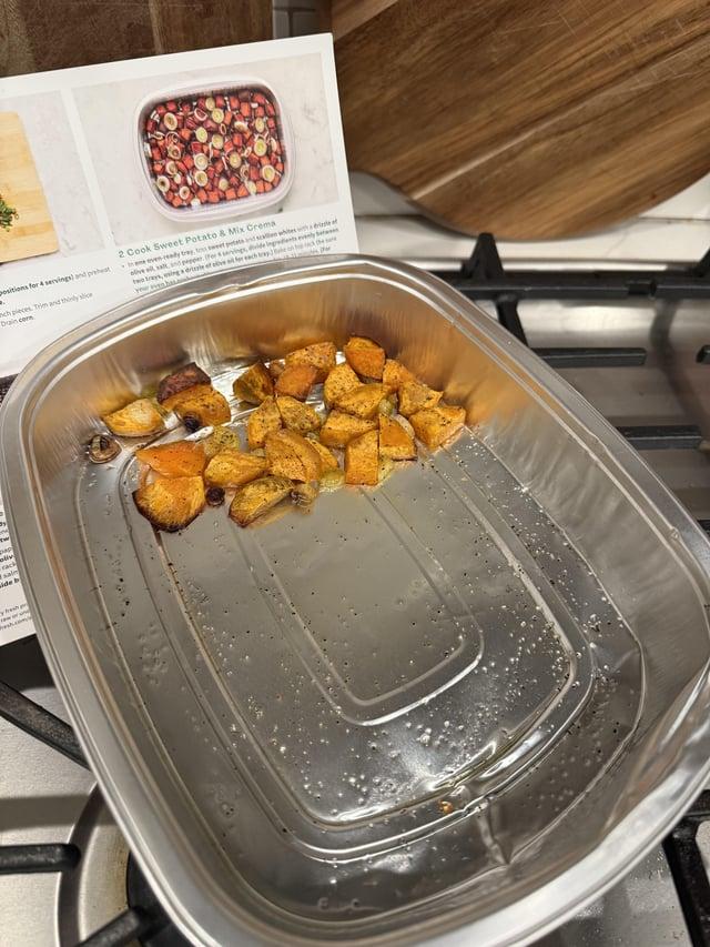 e dy ene tw pap oliv rack d salm side by Cry fresh pr raw or und fresh.com/a positions for 4 servings) and preheat e. nch pieces. Trim and thinly slice Drain corn. 2 Cook Sweet Potato & Mix Crema 10.22 minutes. (For • In one oven-ready tray, toss sweet potato and scallion whites with a drizzle of olive oil, salt, and pepper. (For 4 servings, divide ingredients evenly between two trays, using a drizzle of olive oil for each tray.) Bake on top rack (be sure your oven has neakt