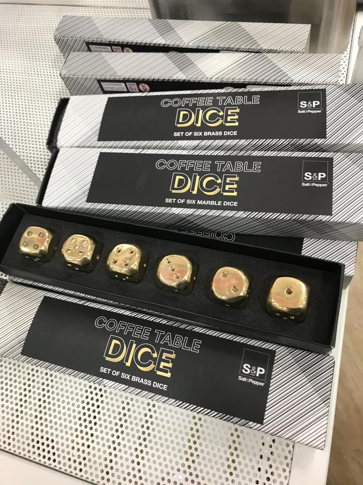 54 COFFEE TABLE DICE SET OF SIX BRASS DICE S&P Salt & Pepper COFFEE TABLE DICE SET OF SIX MARBLE DICE S&P Salt & Pepper (כס) ובובובות COFFEE TABLE DICE SET OF SIX BRASS DICE S&P Salt & Pepper