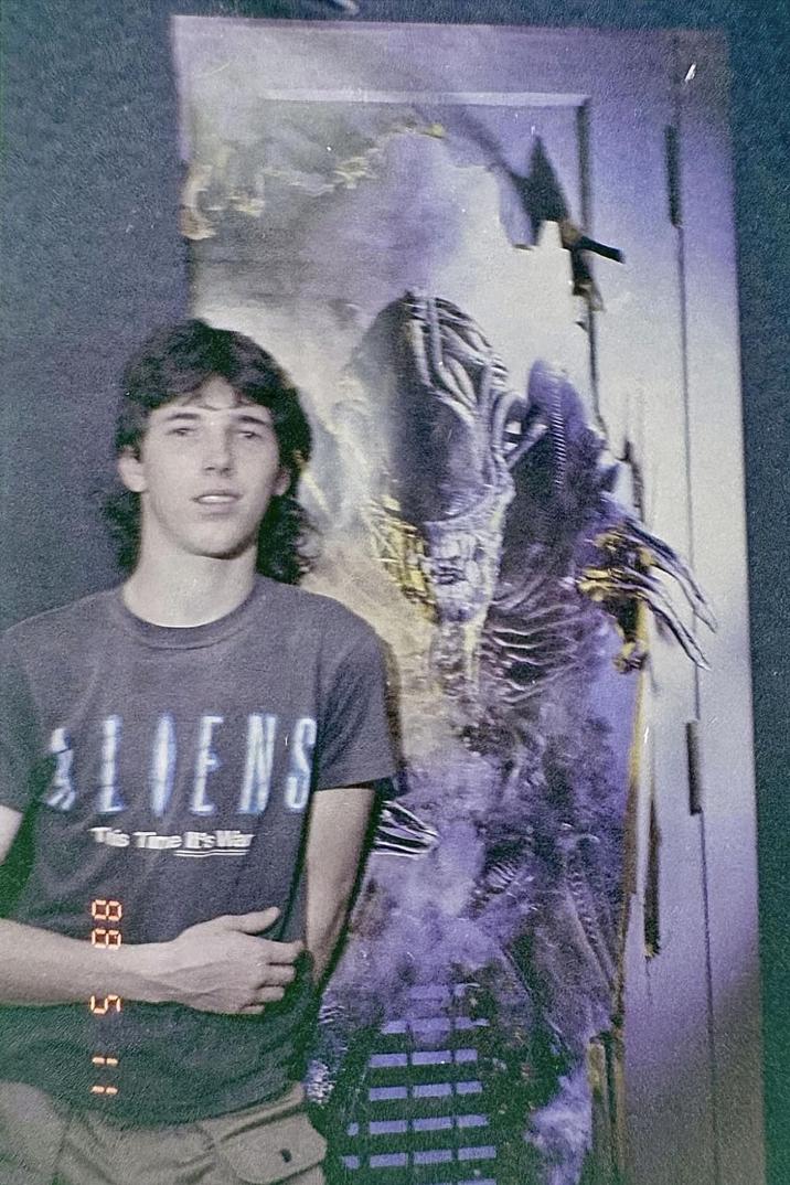 ALIENS T's The It's l 88 5 11