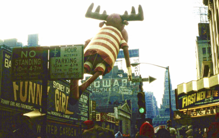 RAY NO BA STANDING 7-10AM 4-7PM EXCEPT SUNDAY HOUR 2 METERED PARKING 10AM 4 PM 7PM 10 PM EXCEPT SUNDAY THIS SIDE OF SIGN SYDNEY CH FUNN GIR TWES WONDERFUL A SMASH FUNNY GIRL HAS FIREWORKS W ITER GARDEN OWAR ONE WAY LUTHES F Smart's HOWELLS FIRST MENE DYNAMATION-PANAVISION LUNACOLO