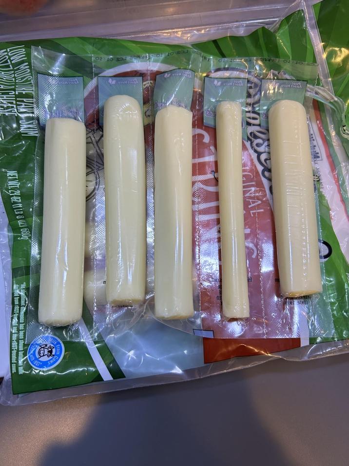 CINAL LOW MOISTURE PART SKIM CHEESE NET WT 24-0Z (1 LB 8 OZI 680g From Gows with rBST "No significant difference has been shown between milk derived from rBST-treated and non-rBST-treated cows.