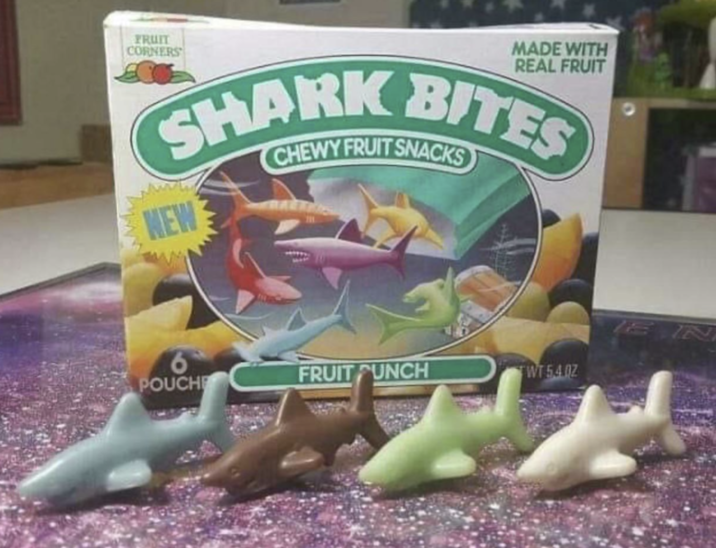 FRUIT CORNERS MADE WITH REAL FRUIT SHARK BITES NEW CHEWY FRUIT SNACKS 6 POUCHE FRUIT PUNCH WT 540Z