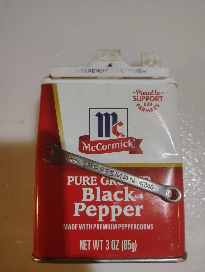STREMOU LITYSE: m McCormick -Proud to- SUPPORT OUR FARMERS CRAFTSMAN 42340 PURE GR Black Pepper MADE WITH PREMIUM PEPPERCORNS NET WT 3 OZ (85g)
