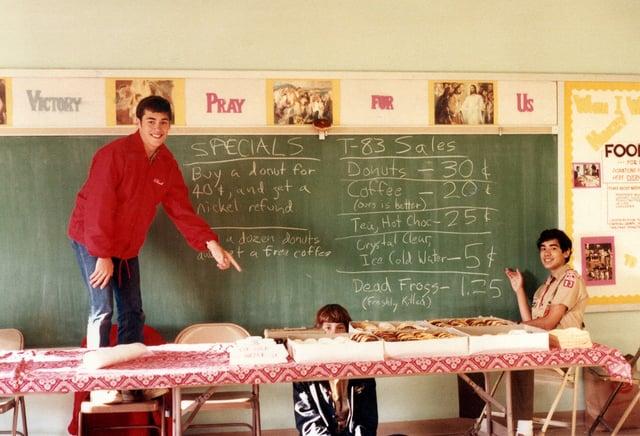 VICTORY PRAY SPECIALS Buy a donut for 404, and get. nickel refund a dozen donuts aut a free coffer FUR T-83 Sales Donuts 30+ Coffee (ours is better) 201 Teu, Hot Choc-25T Crystal Clear Ice Cold Water-5 Dead Fross-25 (Freshly Killen) Us FOOD DERY