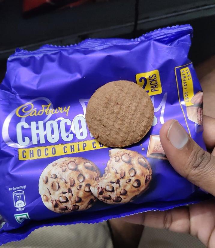 Per Serve (16 g) Calories 77 4% of RDA Cadbury CHOCO СНОСО CHIP СЪ PACKS CHOC-LAYERED CAKE