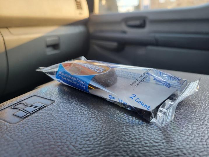 NAKES ENJOY BY DEC 25 2025 B 0160 5322 08:40 Since 1914 kes with Chocolate Flavored Cand Peanut Butter Filling ⑦D 2 Count