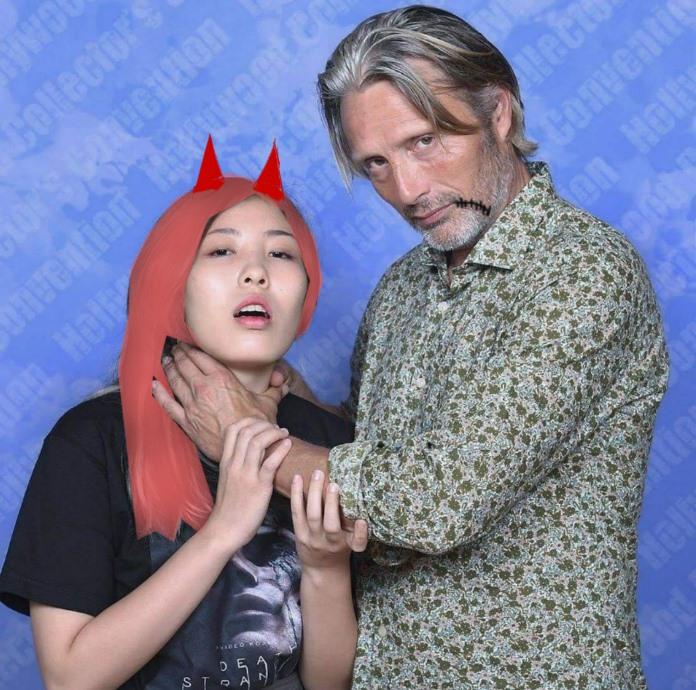 An edit of a photo of Mad Mikkelsen choking a fan. The edit is based on Chainsaw Man.