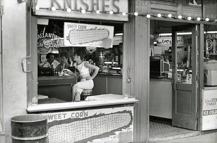 ALLANTIALS SHES. SWEET CORN ON TABL HOT CORNEOLL PURE BUTTER PL WEET CORN SIEVED Sirloin STEA DINNER ICE COLD