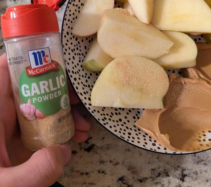 HE TASTE OU TRUSTI m McCormick GARLIC POWDER LONG LASTING FRESH FLAVOR NET WT ST