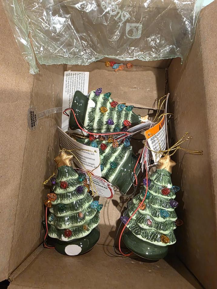 REMORE es of batteries, such es from equipment not dations. the battery compart- ve the batteries, and mic ent INGESTION HAZARD DEATH or Asuver Burnin