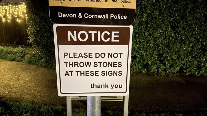 to the police. O Devon & Cornwall Police NOTICE PLEASE DO NOT THROW STONES AT THESE SIGNS thank you