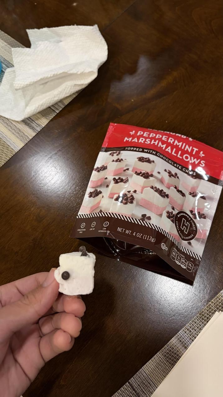 MARSHALOWS PEPPERMINT TOPPED WITH CHOCOLATE CHIPS CHOLESTEROL FREE LOW FAT HAMMOND'S FINEST H SMALL BAT PATCH COOKED LOW SATURATED NET WT. 4 OZ (113g) RESPIECES