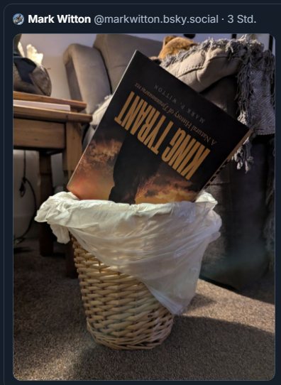 KING TYRANT A Natural History of Ty MARK P. WITTON Mark Witton @markwitton.bsky.social . 3 Std.