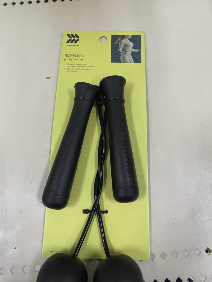 « all in motion. ROPELESS jump rope Ropeless design with easy-glide ball-bearing rotation Ideal for cardio workouts in small spaces 1 JUMP ROPE all in motion.