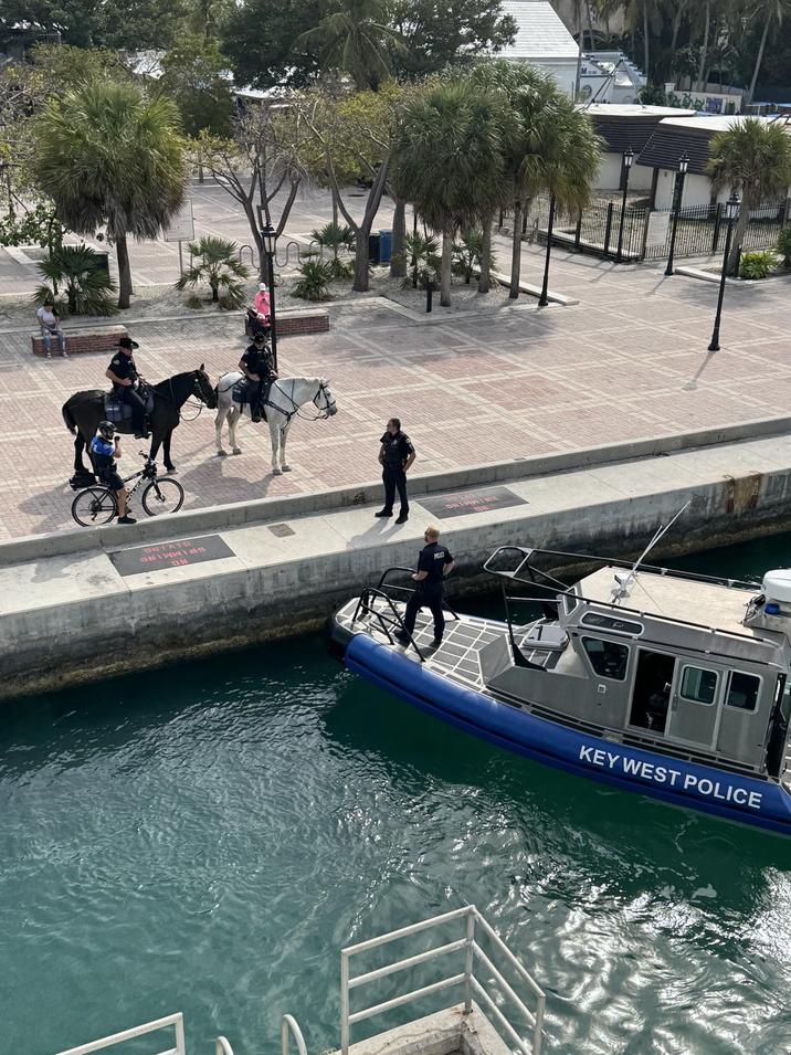 ONIATU ONIWWIMS D KEY WEST POLICE